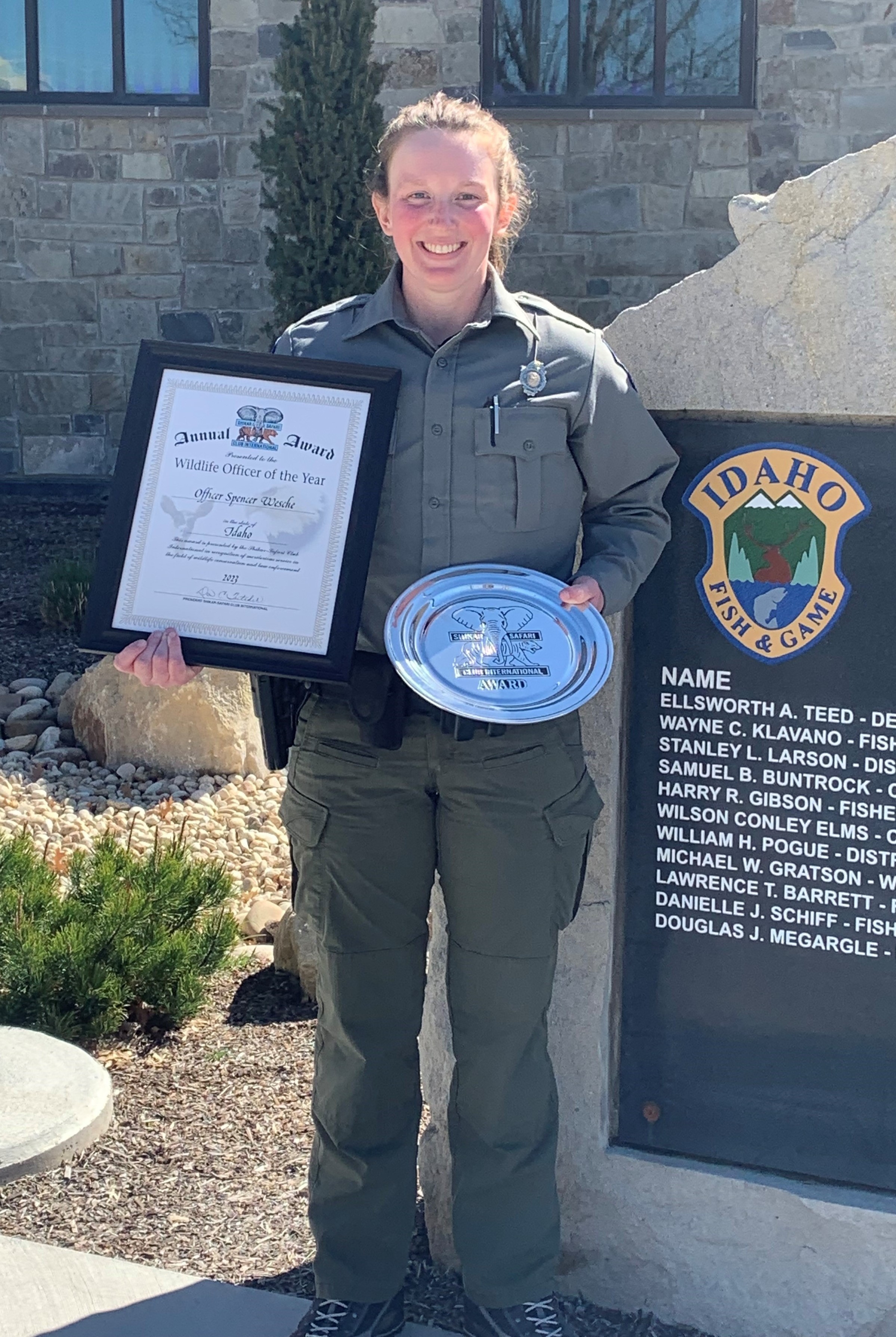 Spencer Wesche receiving the Shikar-Safari Award